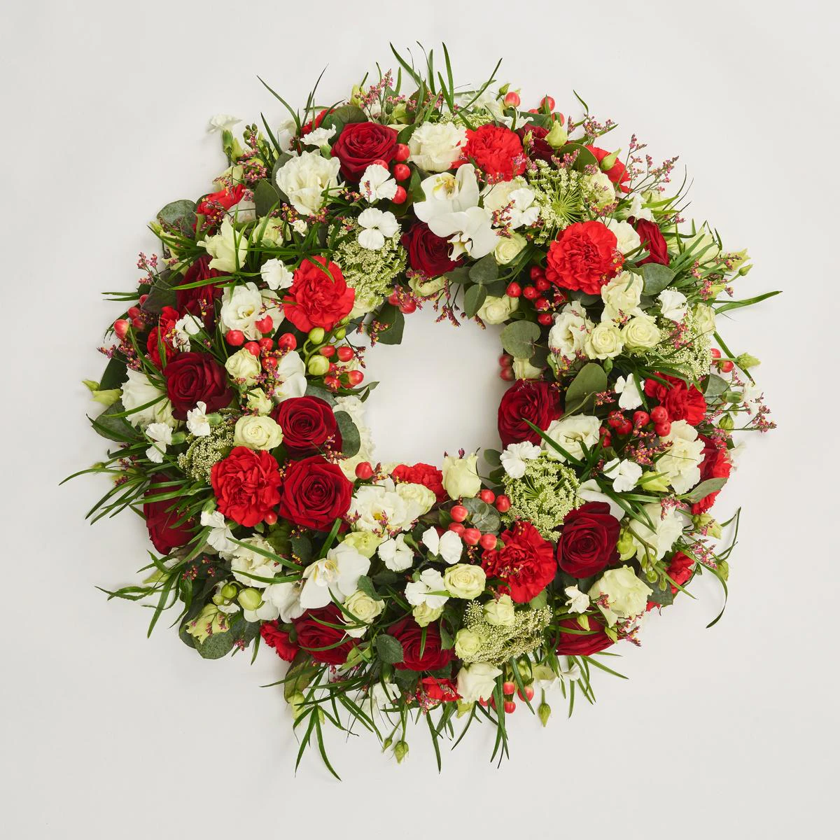 Rundpyntet krans i klassisk stil - rød og hvid