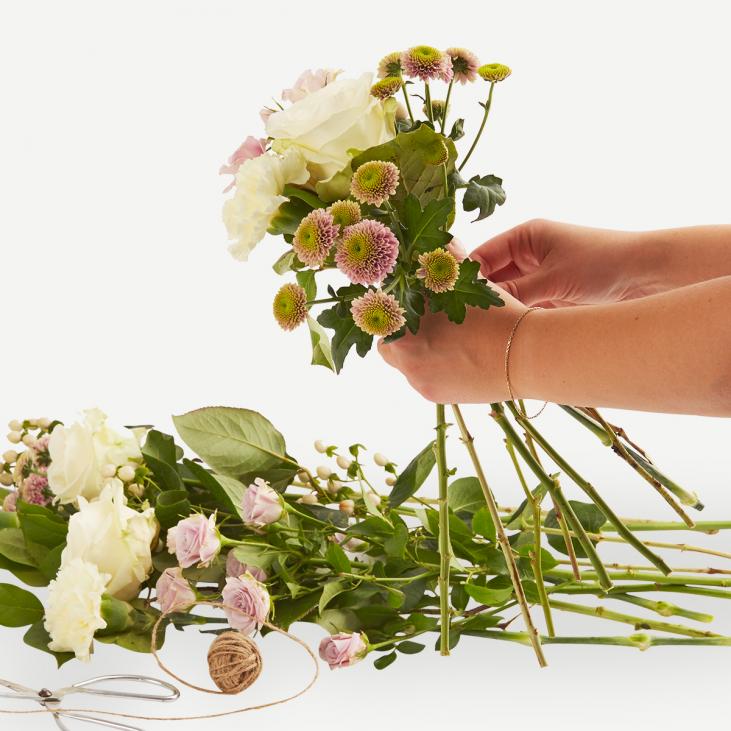 Floristens kreative valg (lav buket) - mellem