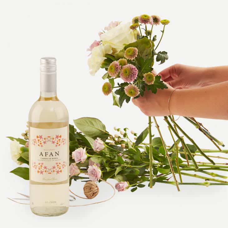 Lav tæt buket med Afan Macabeo, hvidvin (Floristens kreative valg)