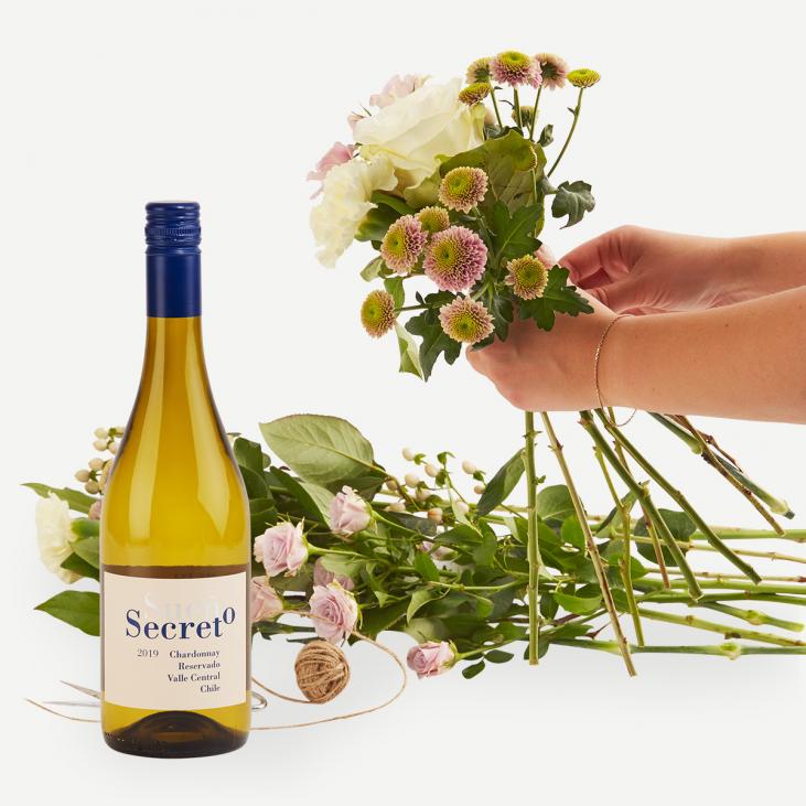 Lav tæt buket med Sueño Secreto hvidvin (Floristens kreative valg)