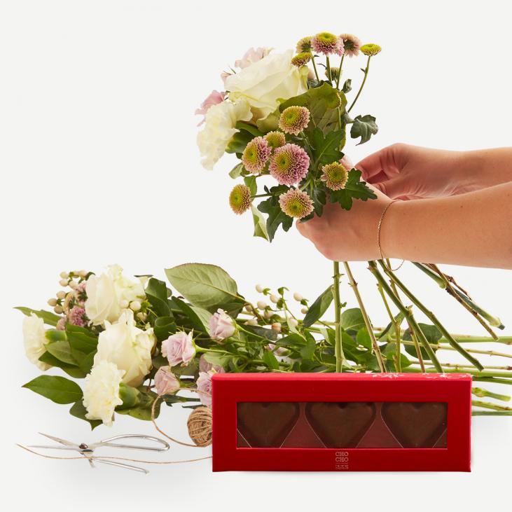 Lav tæt buket med marcipanhjerter (Floristens kreative valg)